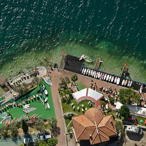 Surf Pier - Montagnoli Group *** Limone sul Garda